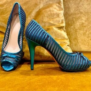 Joan & David peep toe platform leather 4” pumps, with bows. Metallic blue Sz8